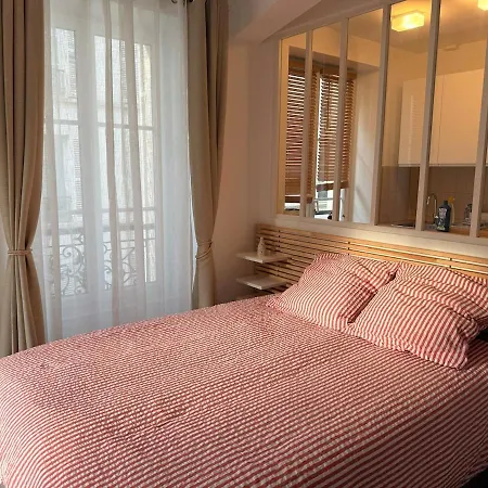 A Small Loftin Of Apartment Paris